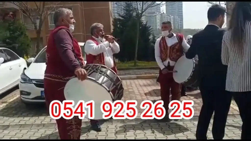 Yöresel Kıyafetli Davulcu Zurnacı İstanbul 