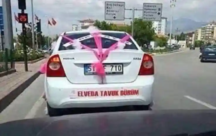 Gelin arabasının arkasına ne yazdırılır