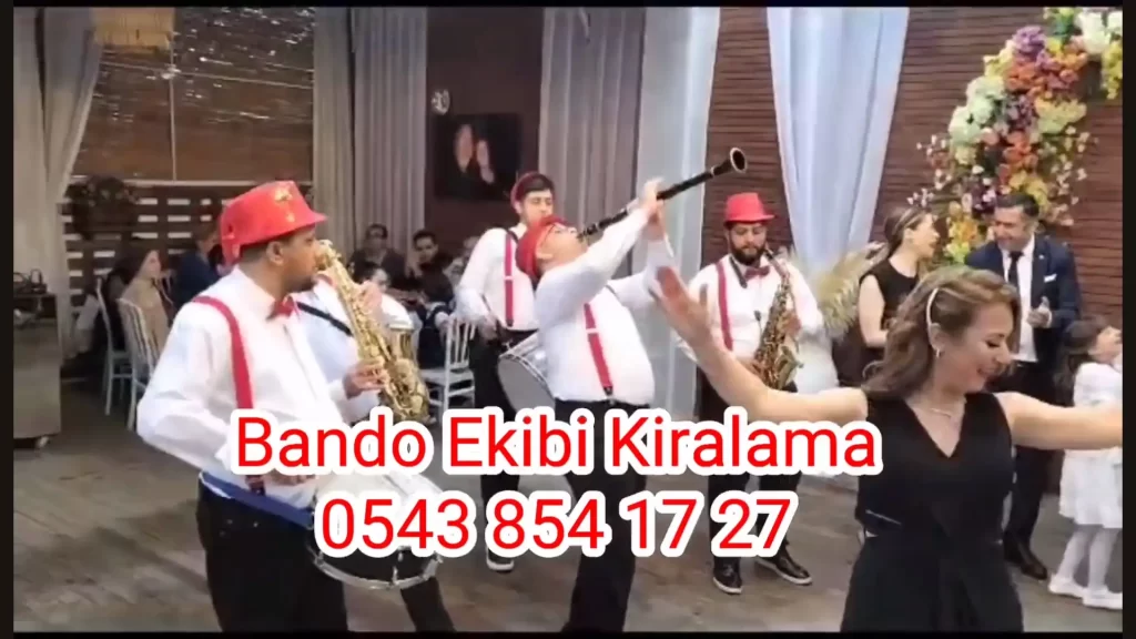 Bando Ekibi İle Düğünde Pasta Kesimi