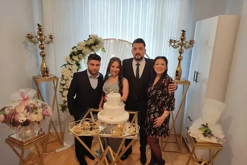 Evde yapılan nişanda ne giyilir?