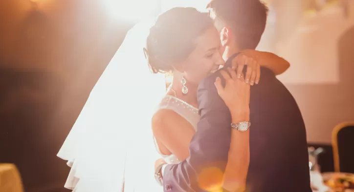 2026'nın En İyi Düğün Dans Müzikleri: Unutulmaz Bir İlk Dans ve Coşkulu Kutlamalar İçin Müzik Seçimi Rehberi